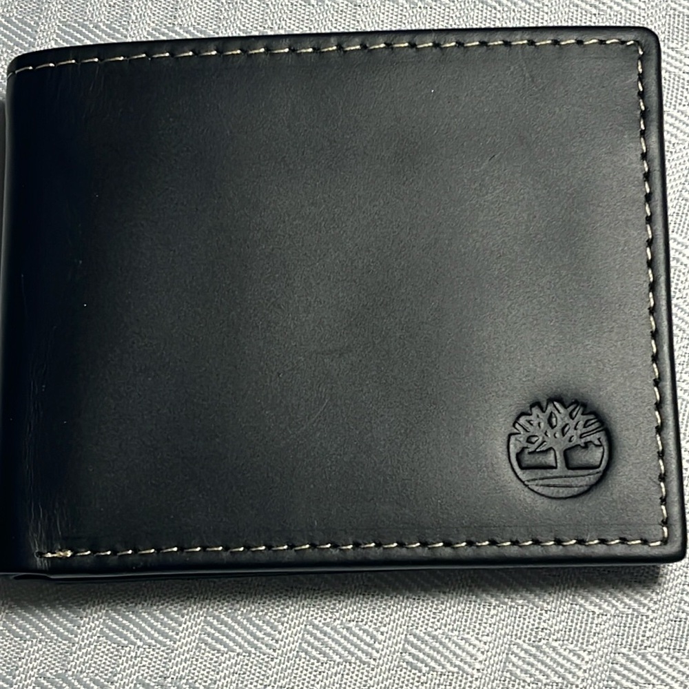 Timberland  Black bi-fold genuine, leather men’s wallet. Hold credit  cards. New